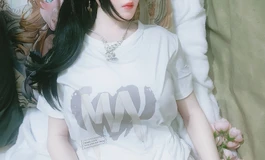 新买了两套衣服  打扮了下  随拍下小娃  看着蛮不错 不过买的人很少 我这也算是稀缺品吧 哈哈哈 审美有差异 一般人体会不到其中的美