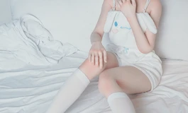 谁能拒绝软fufu玉桂狗!Kira Dols·梅川库子睡衣拍摄分享 这次穿了裤子哦~