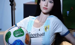 梦然与您一起看足球，这是你的足球宝贝吗？