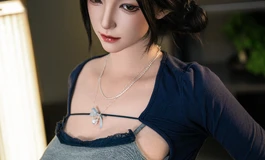 酒意漫过锁骨，等你拆这根细带