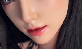 指尖落在锁骨时，我听见你呼吸乱了