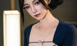 珍珠晃在胸口，痒得我想咬