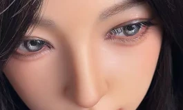 她的指尖，是试探还是欲望