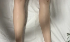 出2个硅胶娃