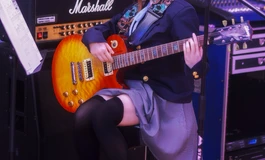 【Live House】 左摇排练房霓虹灯下的女主唱