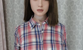 美女的花格子衬衫女子