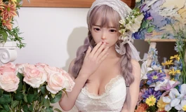 可爱捧花少女亚梦，在花中绽放···序界150