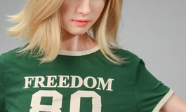 足球场上的心动信号，这套短款球服让你成为观赛席最亮眼的存在
