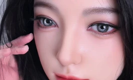脖子下的那条深渊，是最勾人的邀请