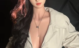 喜欢夜间暴漏的超模小姐沈清秋，深夜大衣夜访走秀