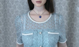 穿清新小香风连衣裙的女子