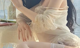 白色蕾丝睡衣写真