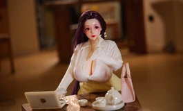 下班后办公室的佳子