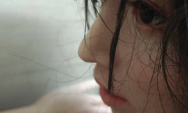 老婆孩子不在家~偷偷上阁楼开锁抱出老情人洗个澡，小房间幽会一下~