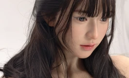 梦英齐刘海卷发，温婉清甜自带柔光