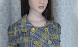 花格子裙子女子，风姿绰约