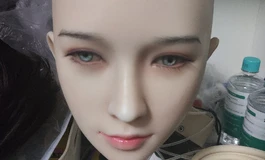 出三个硅胶头雕