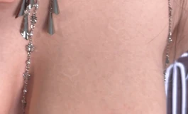 颈间的蝴蝶链，是在暗示我要拿皮鞭吗宠物