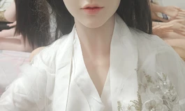 出两个硅胶娃娃qq1584186467