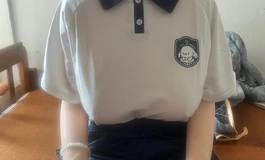 几乎没有染色风险的学生服，缺点是衣服手感有点差