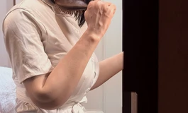 AJL168摄影:下班回家的护士小冰，穿着灰丝诱惑我