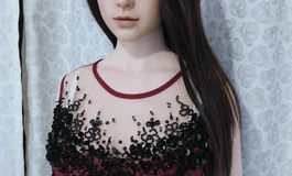 红色钉珠裙女子，治愈笑容