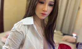 他们2个在干吗？