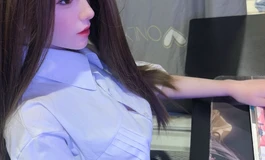 认真工作的洛璃小姐