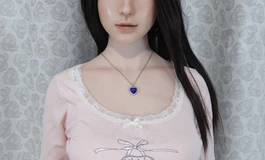 粉色紧身打底衫女子，凹凸有致