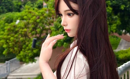 什么！！户外居然和娃娃做这种事？？