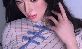 她把漫长的等待，化成下面源源不断的渴望