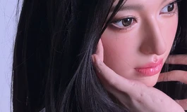 她把漫长的等待，化成下面源源不断的渴望
