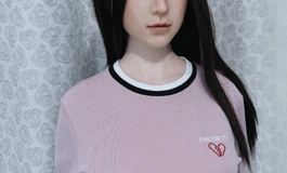 粉色POLO裙女子，健康美丽