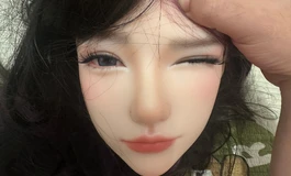 99新uneedoll胧月头雕，可以睁闭眼，定制瞳孔，买来之后拍照放柜子里了，2800，可谈