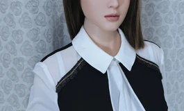 白拼黑连衣裙女装，淡雅之美