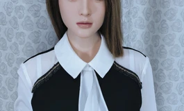 白拼黑连衣裙女装，淡雅之美